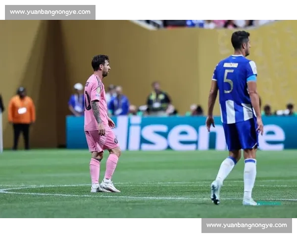 波尔图后卫莫拉：防守梅西是生涯殊荣，他用任意球诠释传奇