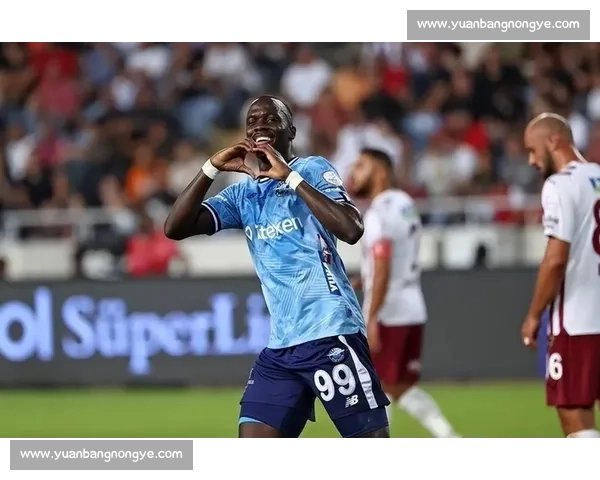 曼联锋霸周薪 16 万镑暗藏欧冠 “开关”：20 万镑高薪仅一步之遥